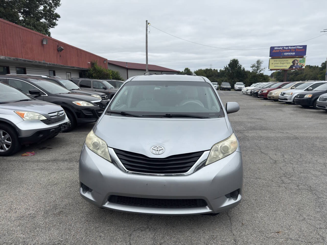 Used 2011 Toyota Sienna LE w/ Towing Pkg FWD image 4