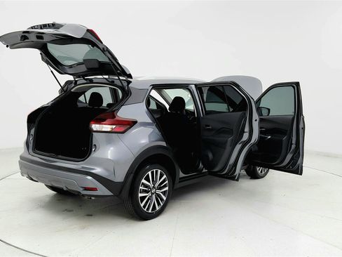 Used 2021 Nissan Kicks SV image 11