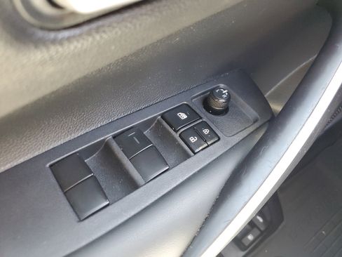 Used 2025 Toyota Corolla SE image 30