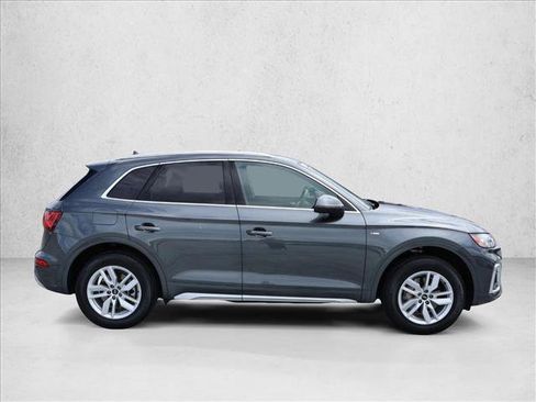 Used 2023 Audi Q5 2.0T Premium w/ Convenience Package AWD/4WD image 4