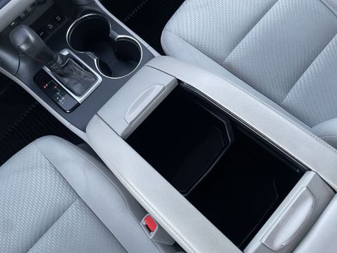 Used 2019 Toyota Highlander LE image 22