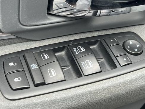 Used 2017 RAM 1500 Classic SLT RWD image 12