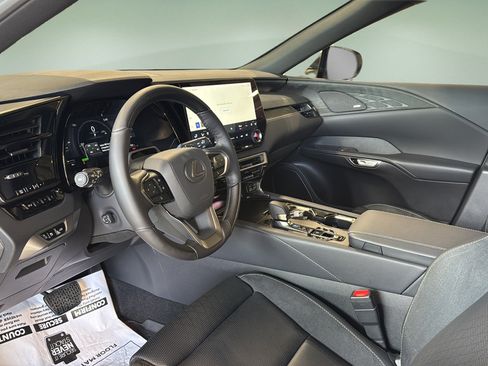 Used 2026 Lexus RX 450h AWD w/ Convenience Package image 12