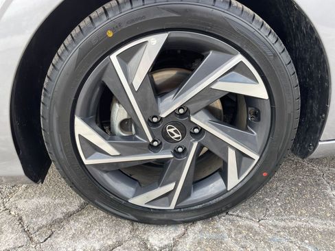 Used 2025 Hyundai Elantra SEL image 29