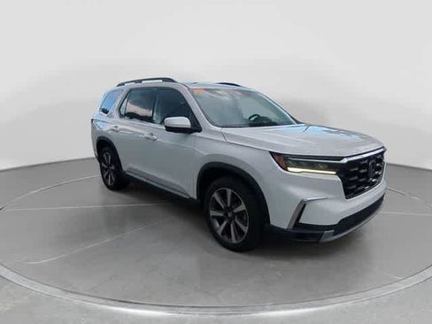 Used 2023 Honda Pilot Elite image 2