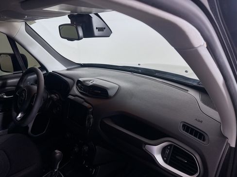 Used 2020 Jeep Renegade Latitude w/ Safety & Security Group II image 30