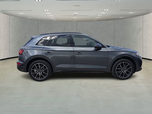 Used 2023 Audi SQ5 Premium Plus w/ Premium Plus Package image 2