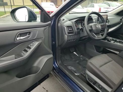 Used 2025 Nissan Rogue SV image 13