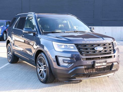 Used 2017 Ford Explorer Sport w/ Equipment Group 401A AWD/4WD image 3