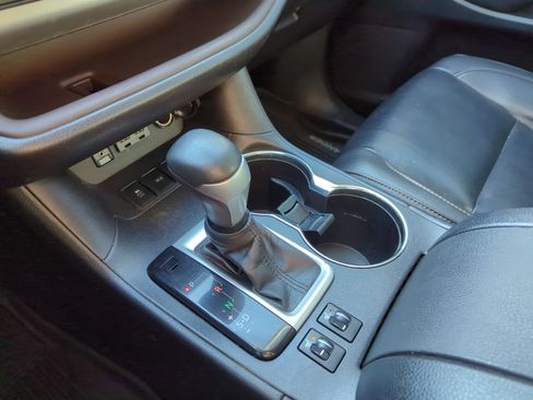 Used 2019 Toyota Highlander FWD V6 image 27