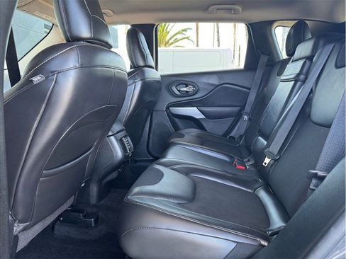Used 2018 Jeep Cherokee Latitude Plus FWD image 20