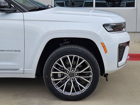 New 2026 Jeep Grand Cherokee L Summit AWD/4WD image 6
