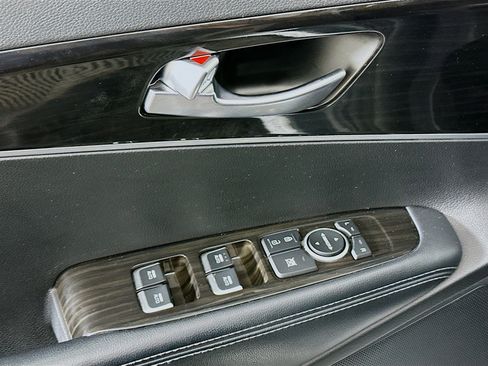 Used 2019 Kia Sorento LX w/ LX Convenience Package image 15