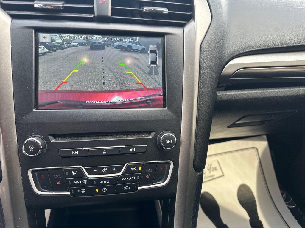 Used 2017 Ford Fusion SE w/ Fusion SE Technology Package FWD image 32