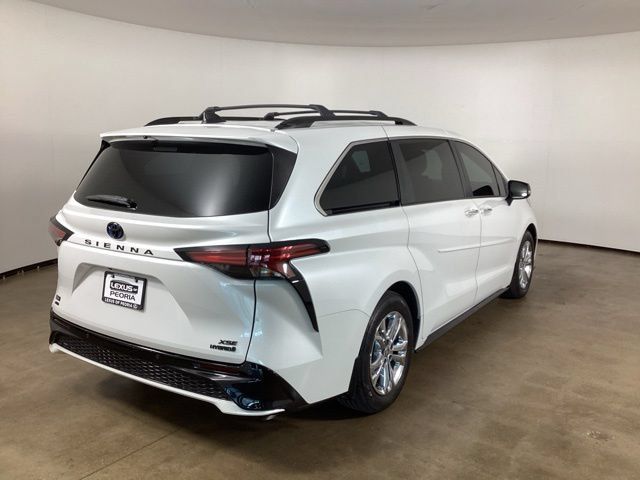 Used 2023 Toyota Sienna XSE AWD/4WD image 5