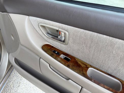 Used 2001 Toyota Avalon XL image 18