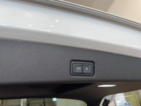 Used 2025 Audi Q5 Premium w/ Convenience Package AWD/4WD image 18