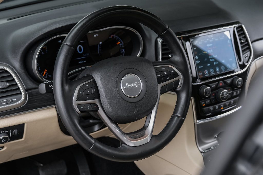 Used 2022 Jeep Grand Cherokee Limited w/ Tech Group RWD image 4