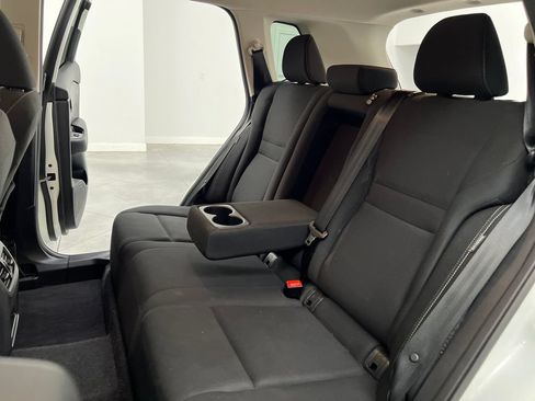 Used 2024 Nissan Rogue S FWD image 16