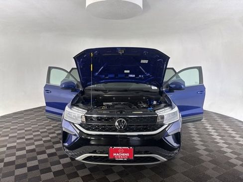 Used 2023 Volkswagen Taos SE w/ Panoramic Sunroof Package image 10