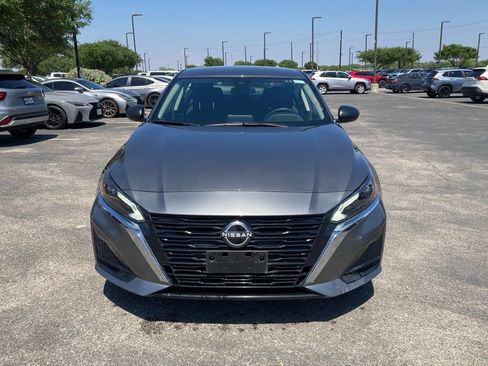 Used 2025 Nissan Altima 2.5 SV image 2