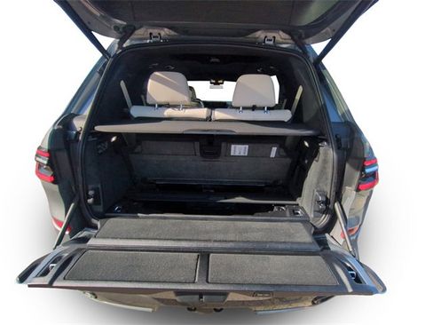 Certified 2023 BMW X7 xDrive40i w/ Executive Package image 19