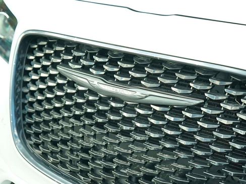 Used 2021 Chrysler 300 Touring L image 26