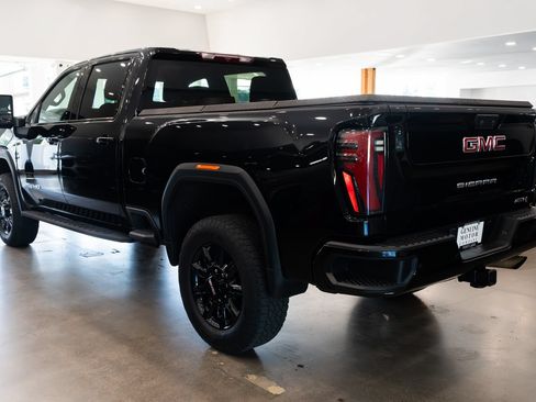 Used 2024 GMC Sierra 2500 AT4 AWD/4WD image 6