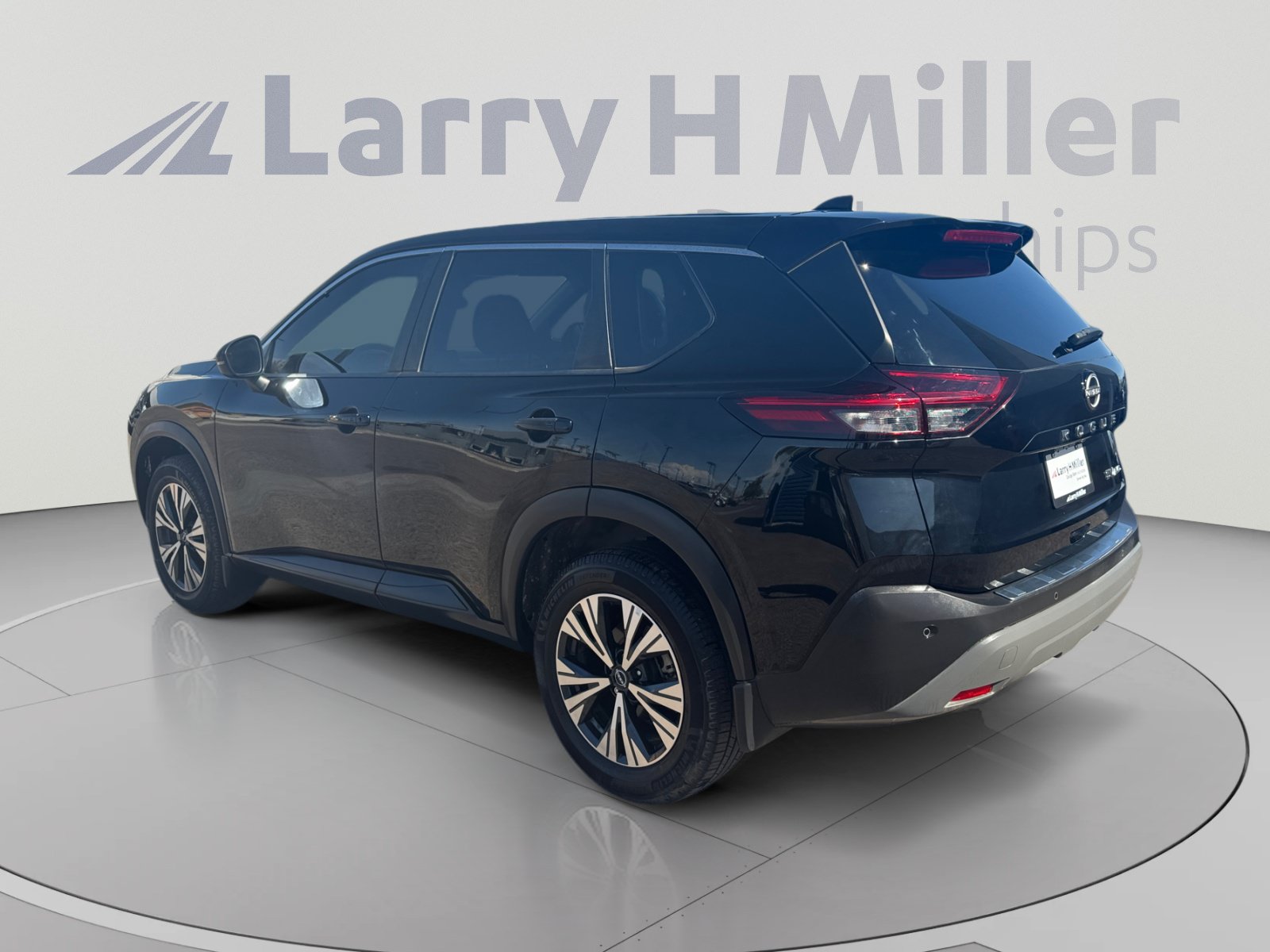 Used 2022 Nissan Rogue SV AWD/4WD image 3