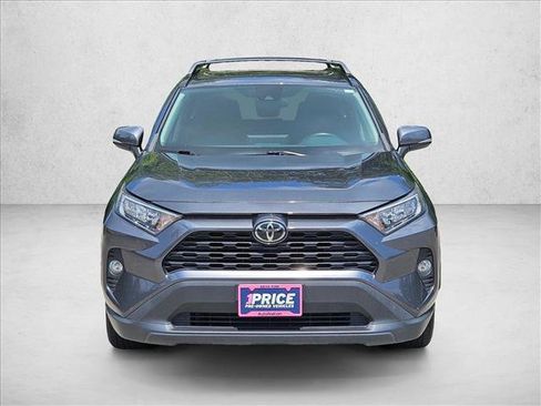 Used 2021 Toyota RAV4 XLE w/ Convenience Package FWD image 2