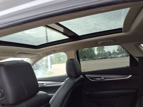 Used 2019 Cadillac XT5 Premium Luxury FWD image 9