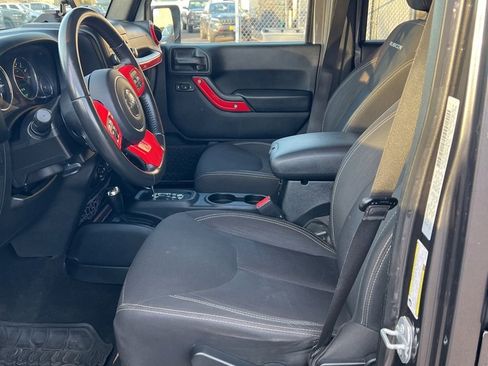 Used 2016 Jeep Wrangler Unlimited Rubicon w/ Connectivity Group image 7
