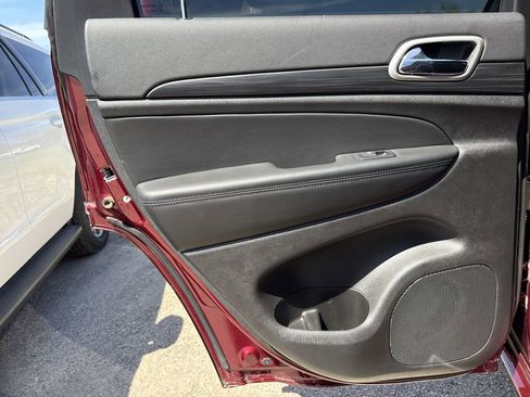 Used 2021 Jeep Grand Cherokee Laredo X image 23