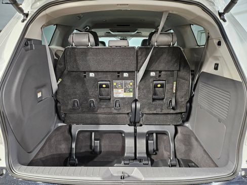 Certified 2024 Toyota Sienna Limited FWD image 18