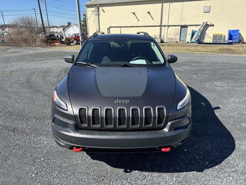 Used 2017 Jeep Cherokee Trailhawk image 3