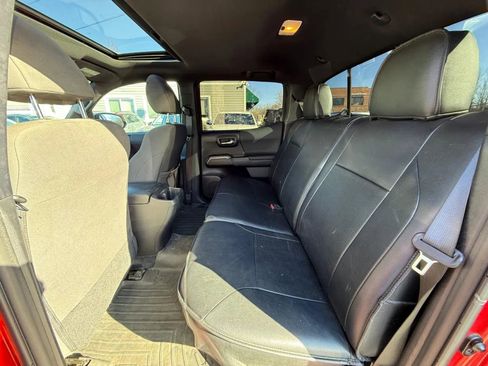 Used 2016 Toyota Tacoma TRD Sport w/ Premium & Technology Package image 11