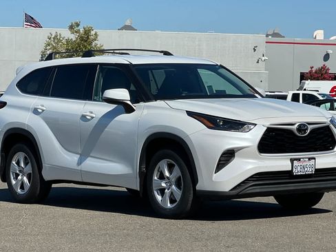 Used 2022 Toyota Highlander L AWD/4WD image 5
