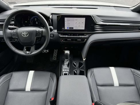Used 2025 Toyota Camry SE FWD image 2