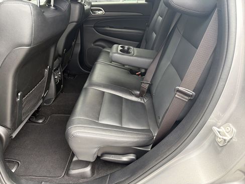 Used 2020 Jeep Grand Cherokee Laredo RWD image 24