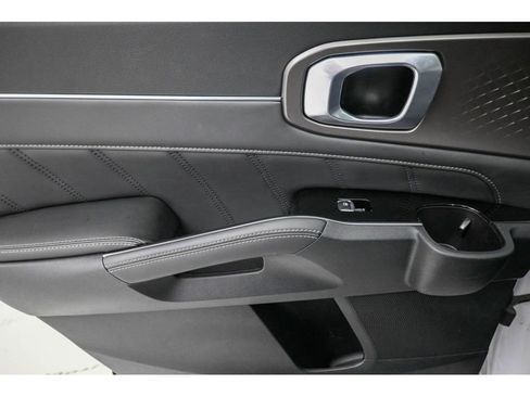 Certified 2025 Kia Sorento SX image 11