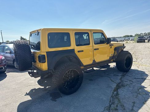Used 2019 Jeep Wrangler Unlimited Sahara w/ Uconnect 4C Nav & Sound Group AWD/4WD image 6