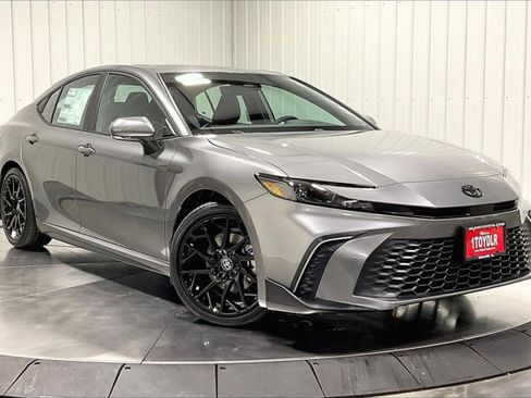 New 2026 Toyota Camry SE image 2