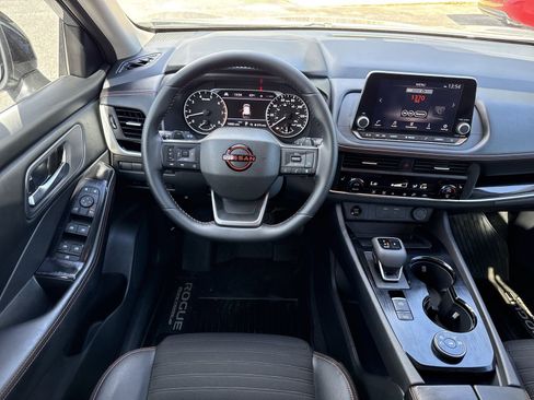 Used 2025 Nissan Rogue SV AWD/4WD image 12