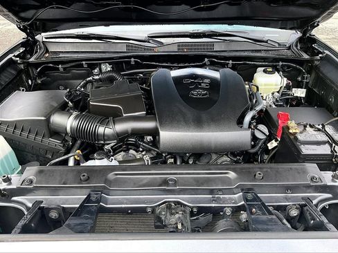 Used 2021 Toyota Tacoma TRD Off-Road w/ Technology Package image 22