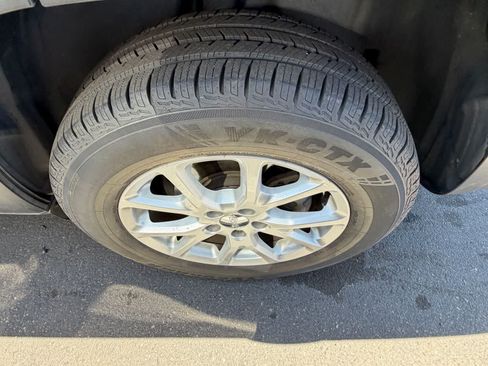 Used 2017 Jeep Cherokee Latitude FWD image 5