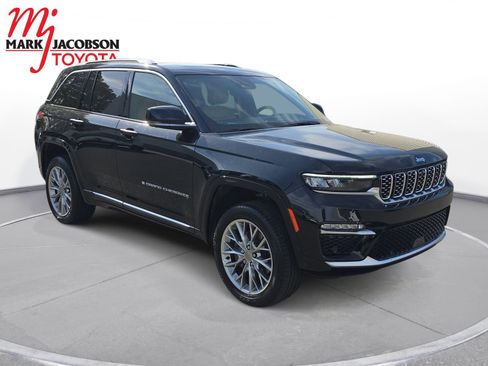 Used 2022 Jeep Grand Cherokee Summit w/ Advanced Protech Group IV AWD/4WD image 3