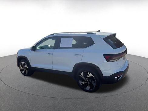 Used 2025 Volkswagen Taos SE image 10