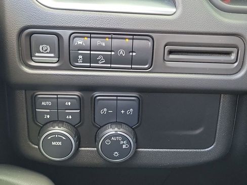 Used 2023 Chevrolet Tahoe Z71 image 18