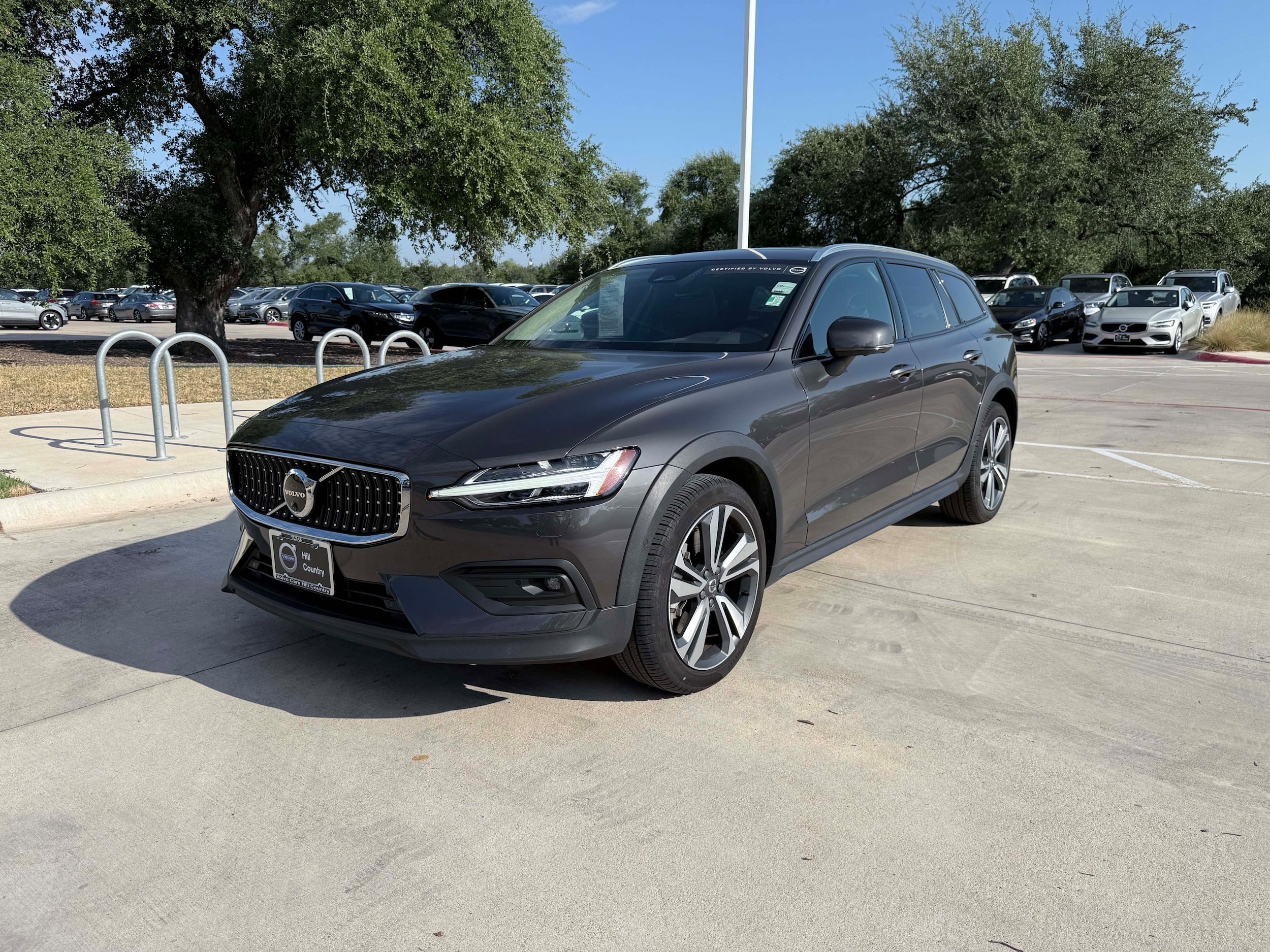 Certified 2025 Volvo V60 B5 Cross Country Plus AWD/4WD image 2