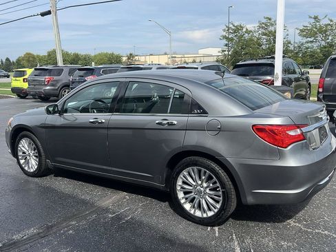 Used 2011 Chrysler 200 Limited FWD image 3